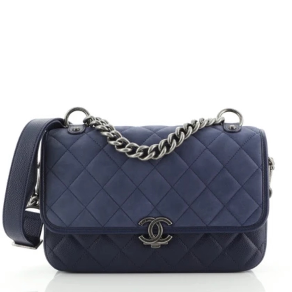 CHANEL 🔥✨Rare✨ Daily Carry Messenger Bag Quilted - Picture 3 of 17